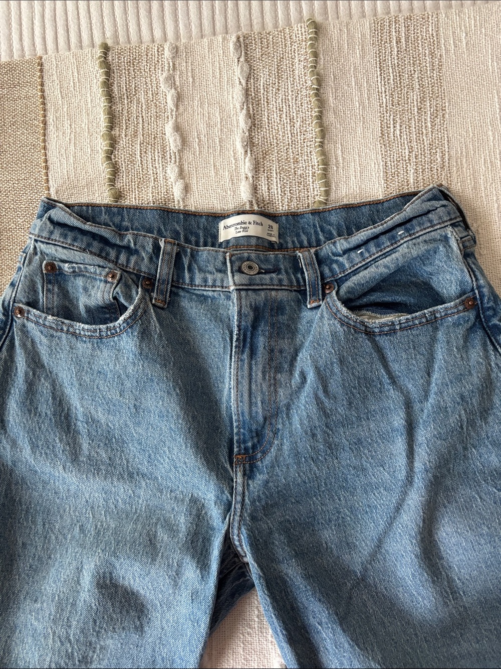 Abercrombie & Fitch women’s baggy low rise jeans